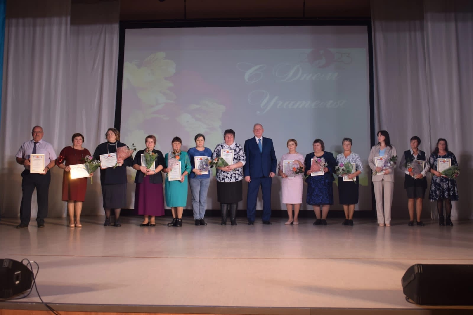 5 октября в Районном Доме культуры состоялась торжественное мероприятие, посвященное Дню учителя..