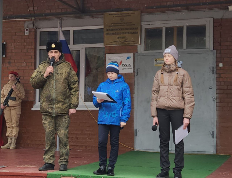 Открытие мемориальной памятной доски гвардии капитану Вадиму Хроменкову, погибшему в ходе проведения специальной военной операции на Украине.